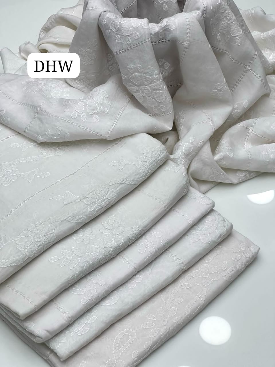 Pure Lawn Chadar Elegant And Beautiful Bhawalpuri Hand Made Tarkashi Chadar