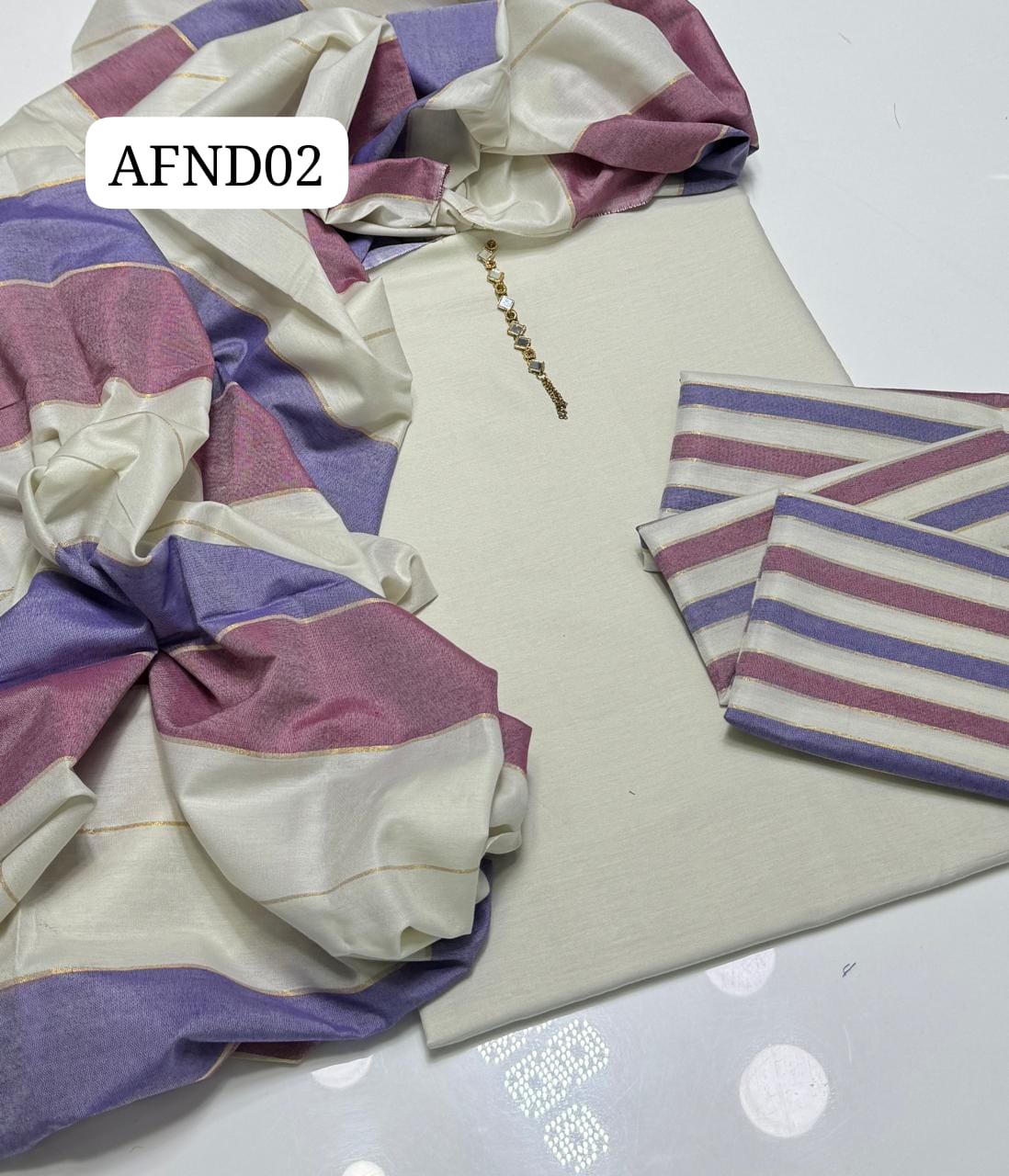Stuff Khaddi Lawn Plain Shirt,, lining Trouser Along With Khaddi Lawn Patta Dupatta Shawl,  3pcs Dress💫