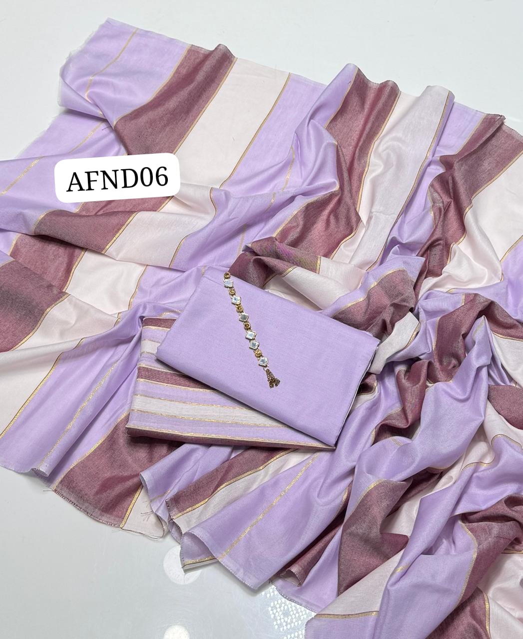 Stuff Khaddi Lawn Plain Shirt,, lining Trouser Along With Khaddi Lawn Patta Dupatta Shawl,  3pcs Dress💫