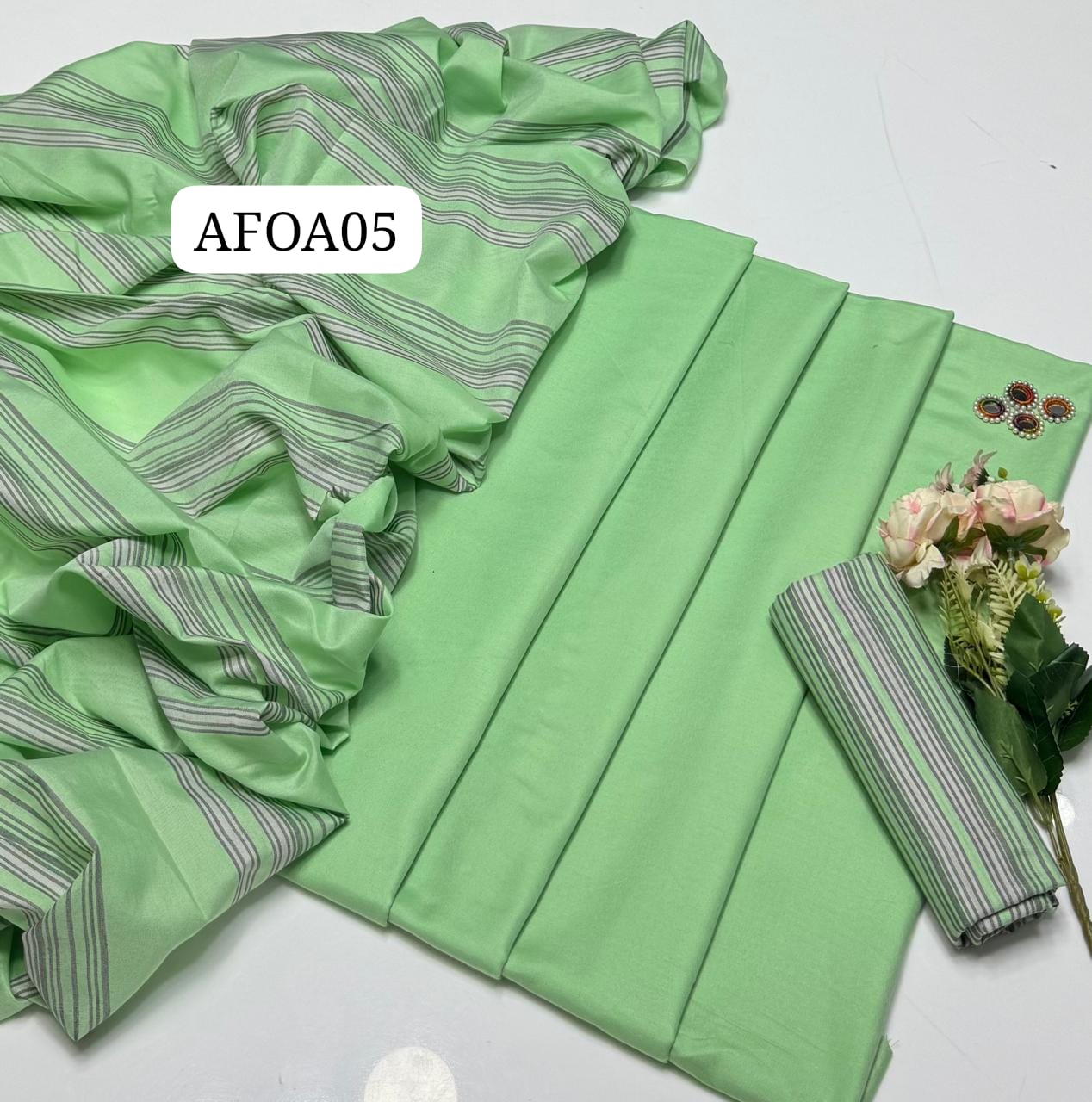 Stuff Khaddi Lawn Plain Shirt,, lining Trouser Along With Khaddi Lawn Patta Dupatta Shawl,  3pcs Dress💫