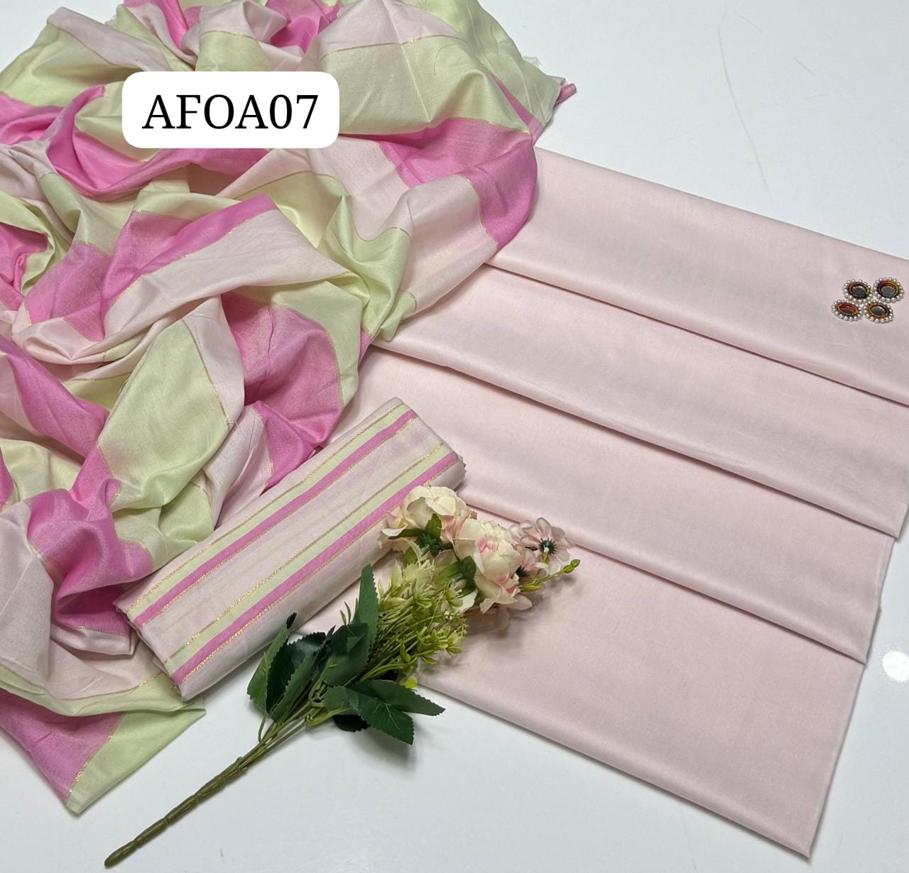 Stuff Khaddi Lawn Plain Shirt,, lining Trouser Along With Khaddi Lawn Patta Dupatta Shawl,  3pcs Dress💫