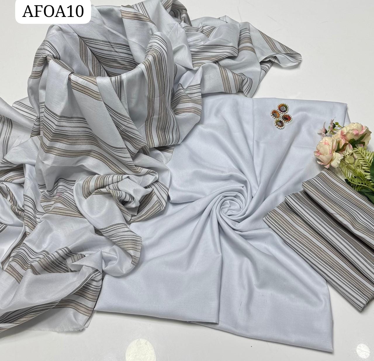 Stuff Khaddi Lawn Plain Shirt,, lining Trouser Along With Khaddi Lawn Patta Dupatta Shawl,  3pcs Dress💫