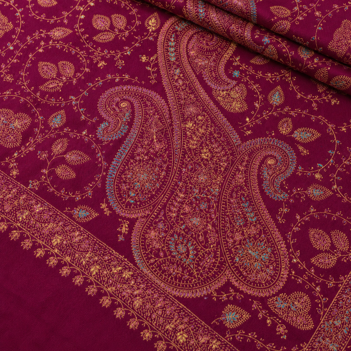 Print Ka Kaam Qareeb Se — Maroon-Wine Mein Diamond Grid Detail